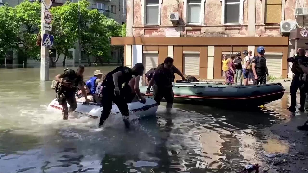 Ukraine civilians face new threats in flood disaster