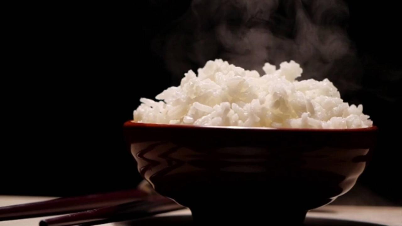 Experts Weigh in on White Rice vs. Brown Rice Debate