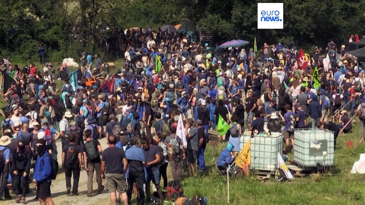 French police use tear gas during protests in Savoy against Lyon-Turin rail link