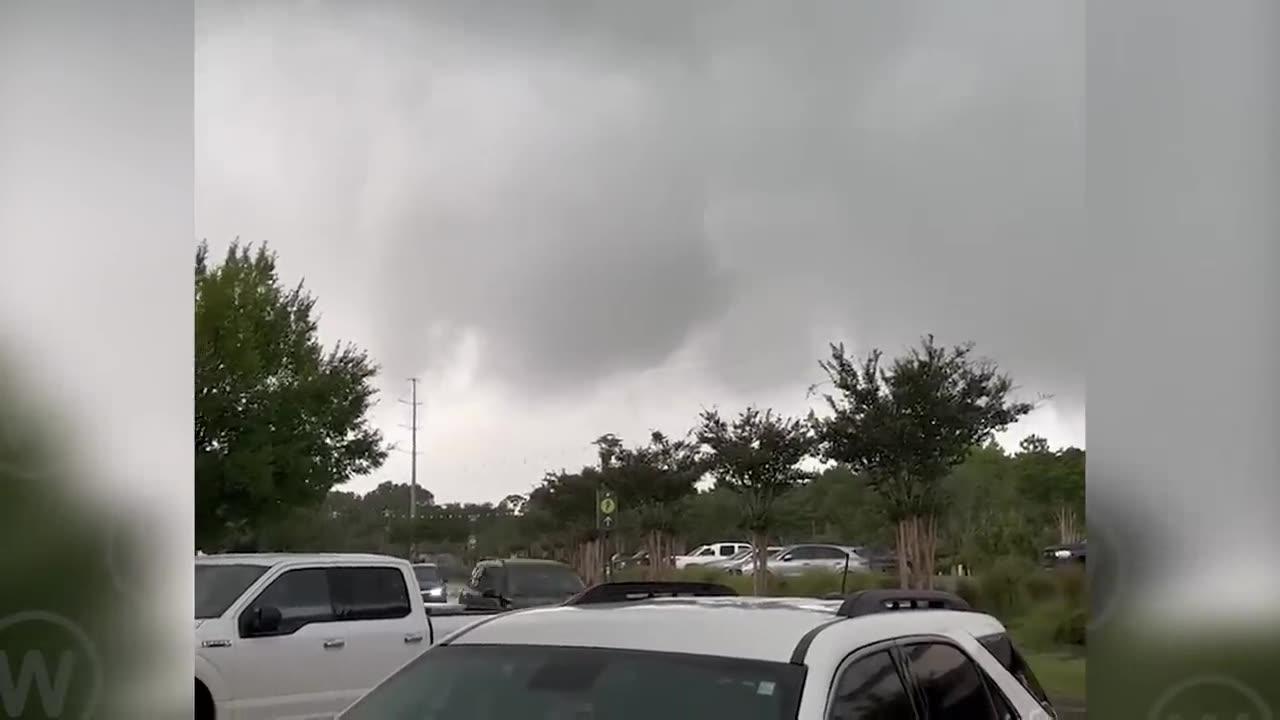Huge Tornado hit Florida! Tornado scared people in Sandestin and Miramar Beach, FL