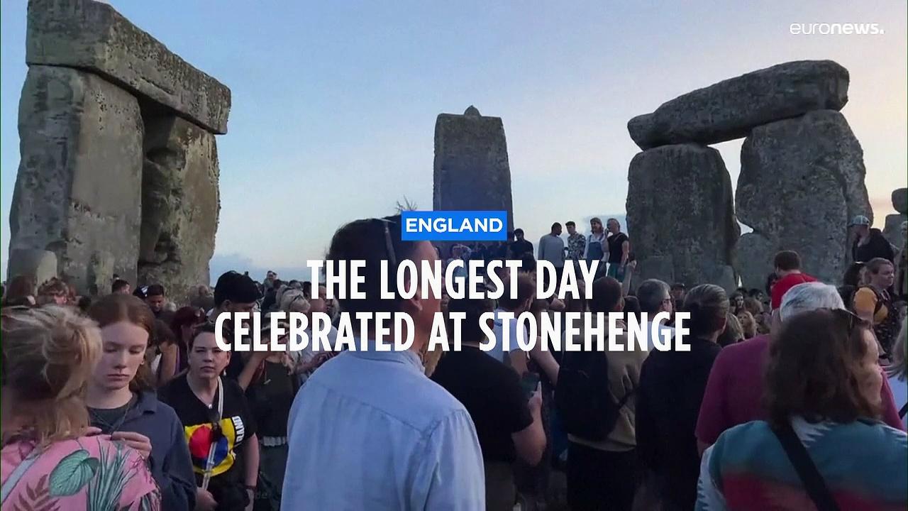 Thousands mark Summer solstice in an annual celebration at Stonehenge