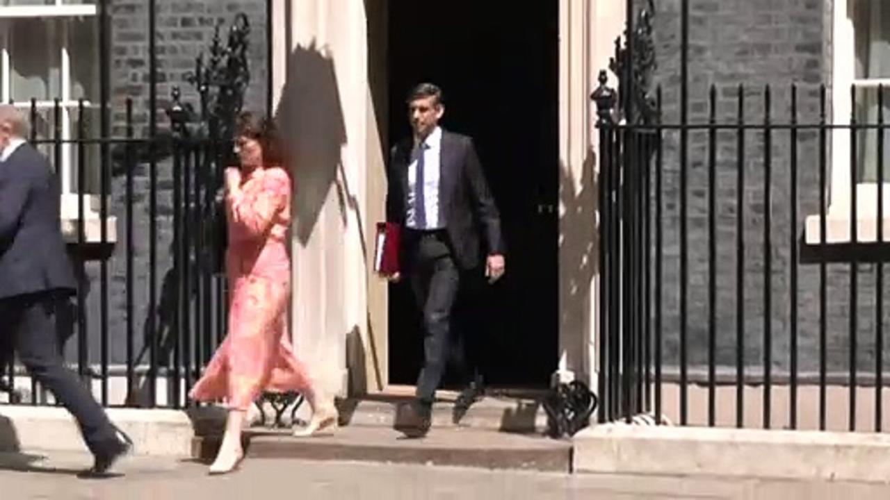 PM leaves No 10 for Parliament