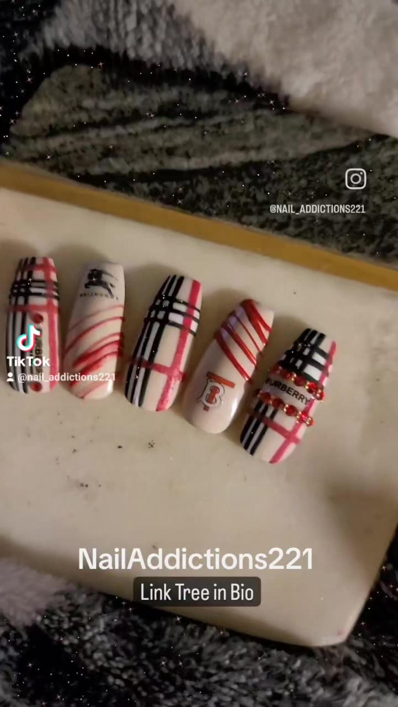 Burberry nails