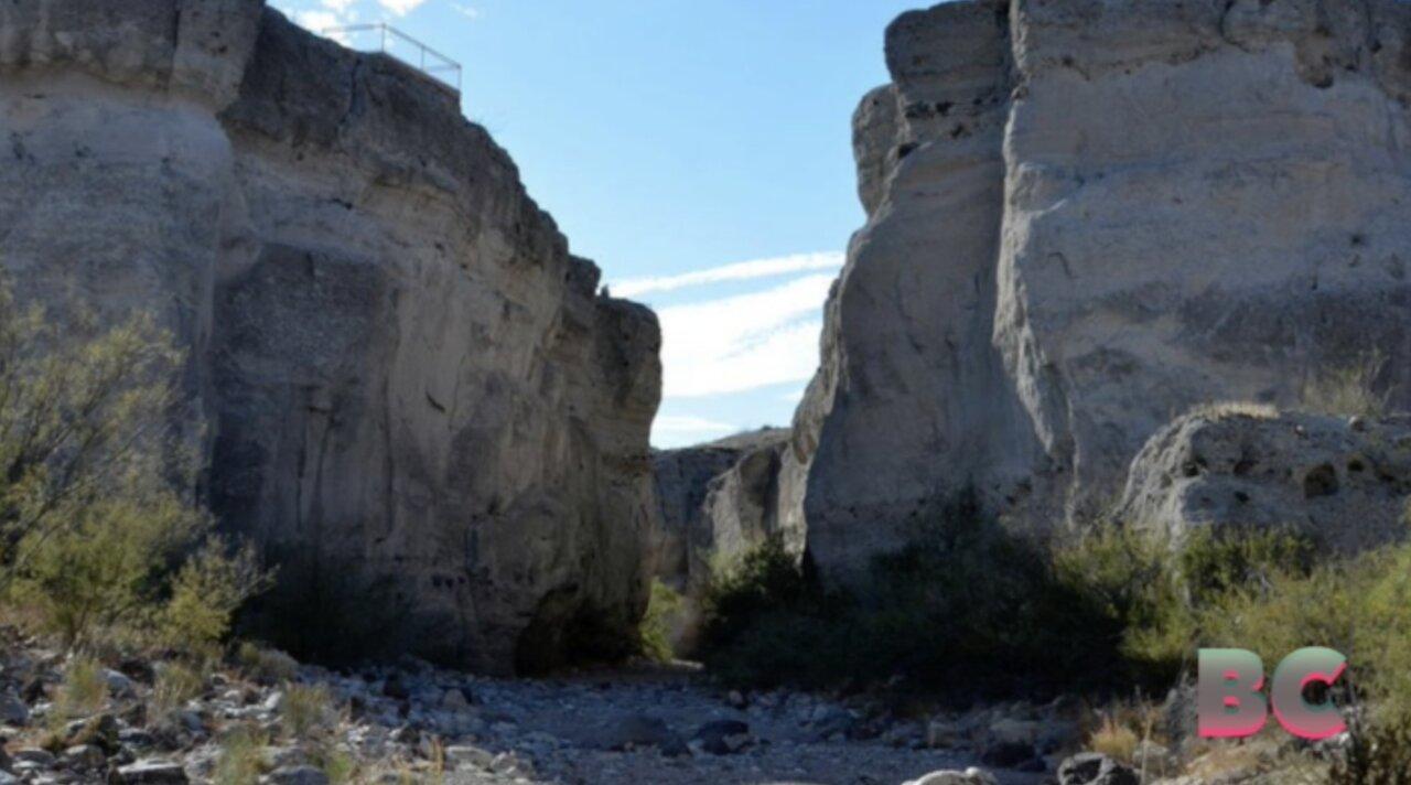 Teen dies hiking in Texas heat at Big Bend park; One News Page VIDEO
