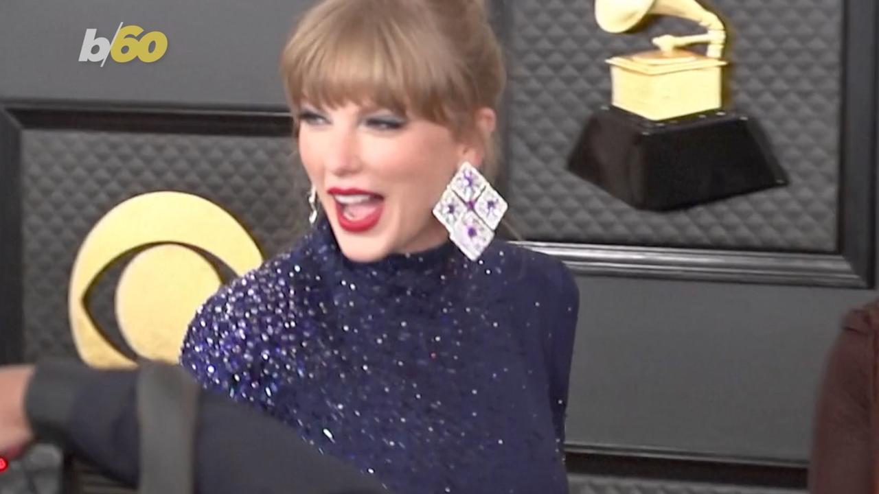 Here's How Taylor Swift's Makeup Stays Flawless During Rainy Performances