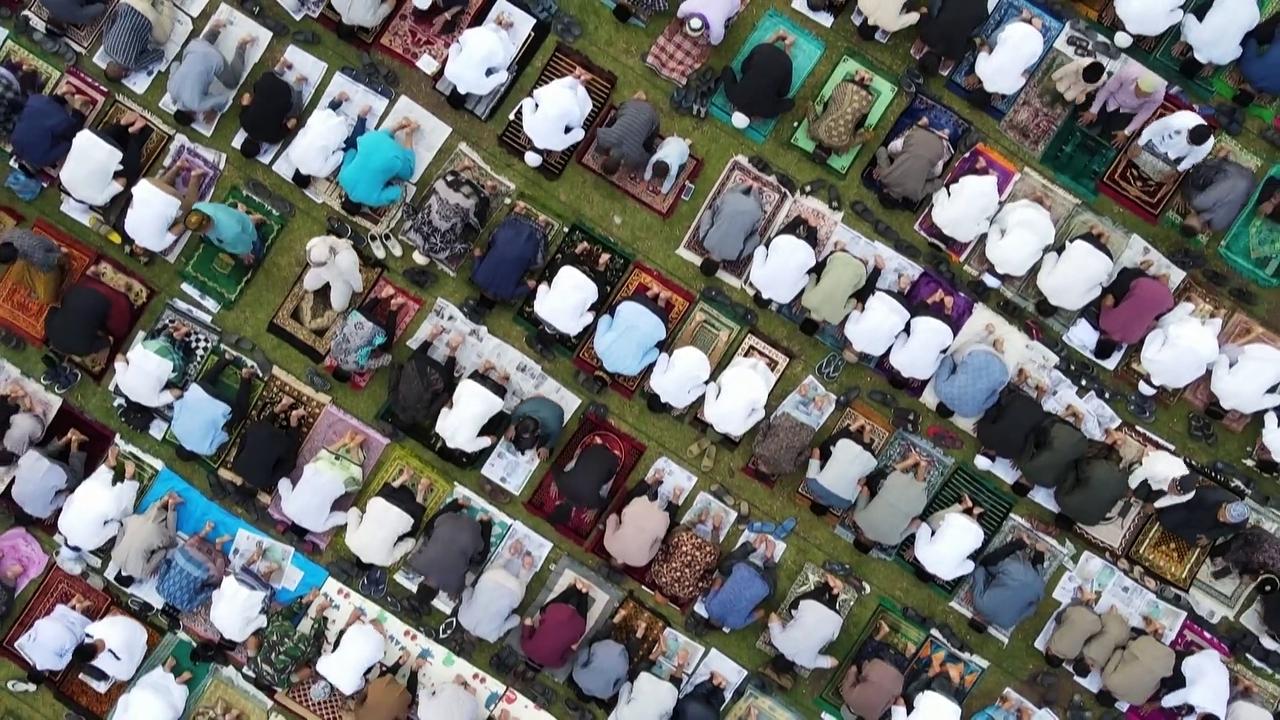WATCH: Muslims around the world perform Eid al-Adha prayer