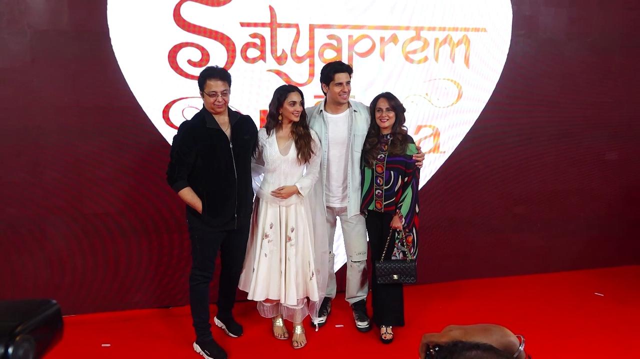 Kiara Advani,Sidharth Malhotra laugh as paparazzi praise their ‘Real Love Story’