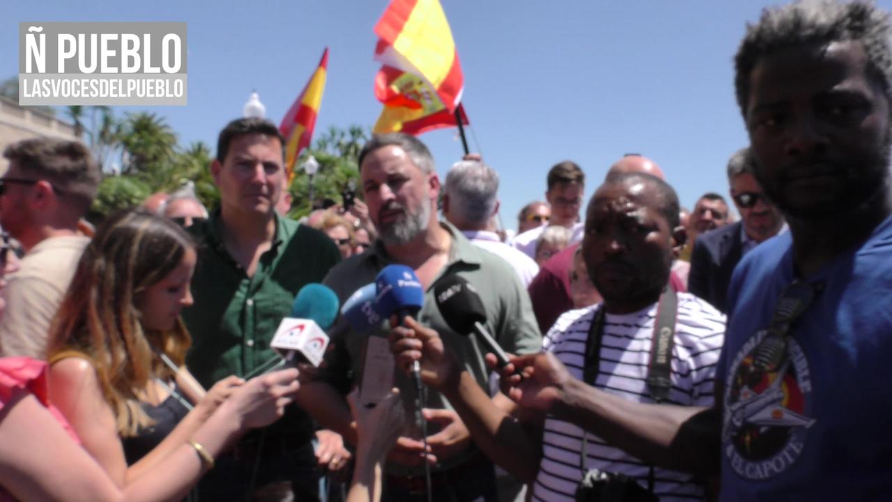 Rueda de prensa del candidato Abascal junto al cabeza de lista de VOX por Tarragona al 23J