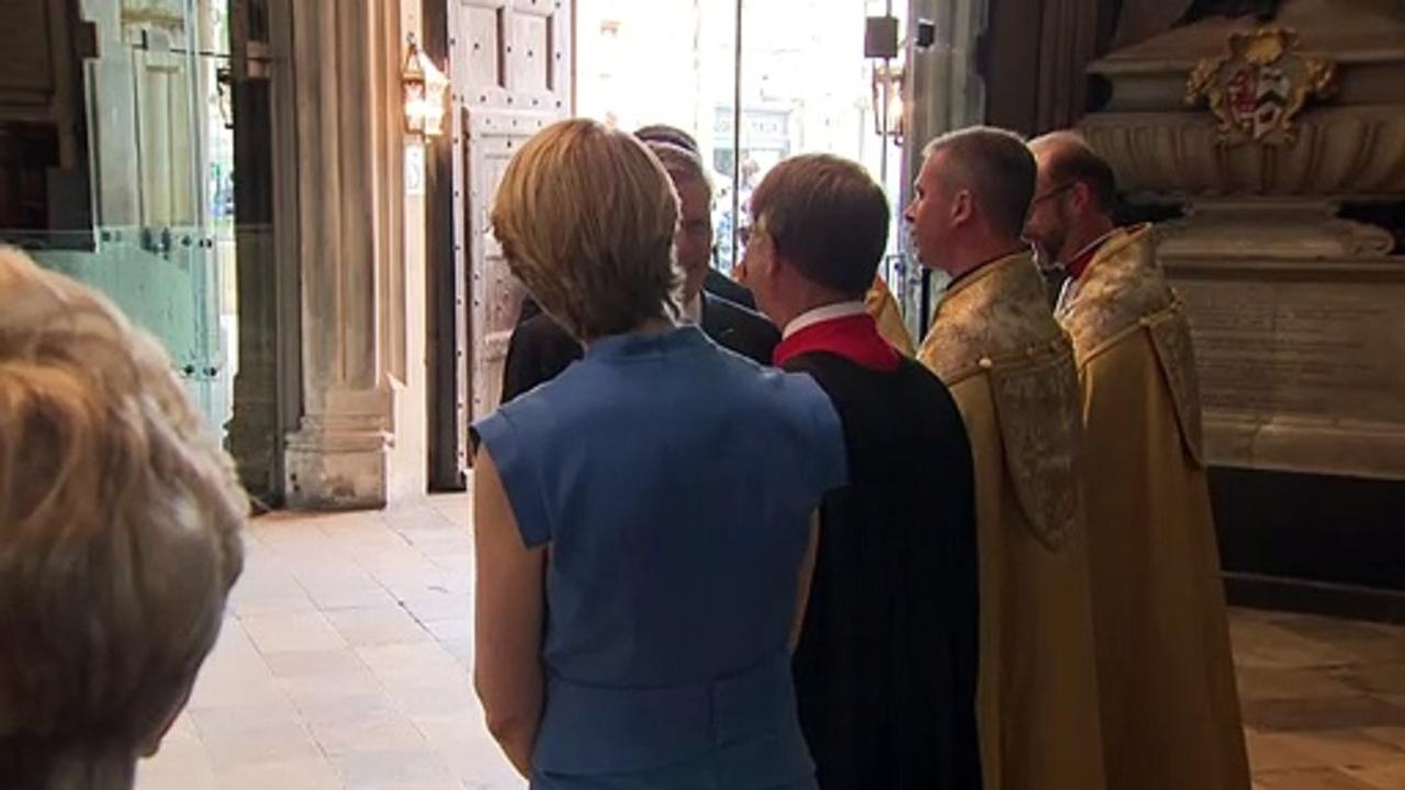 Starmer arrives at Westminster Abbey to mark NHS anniversary