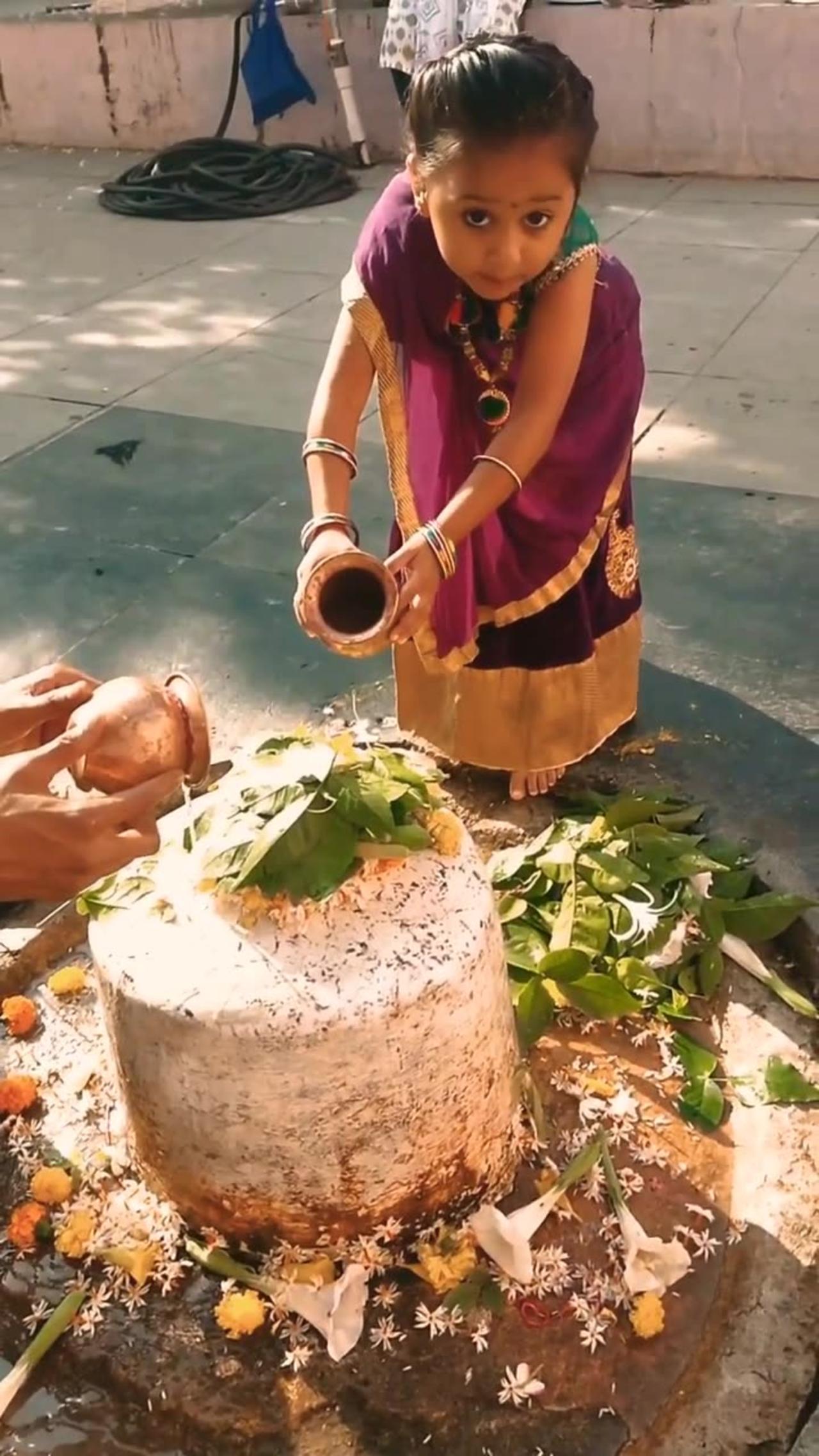 "Pure Devotion: 3-Year-Old Girl's Heartwarming Puja to Lord Shiva"