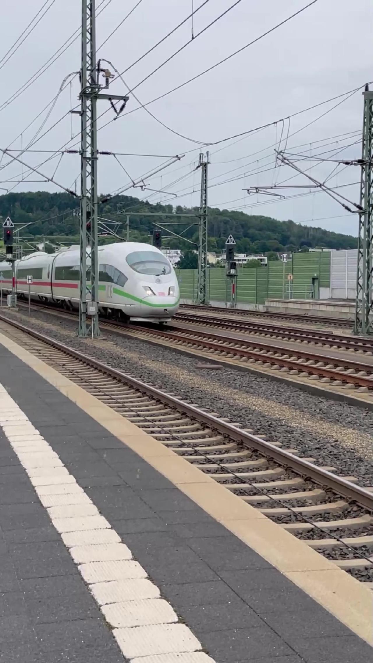 Intercity Express 3 ( ICE 3 ) passage at 300 km/h (186 MPH ) in Montabaur