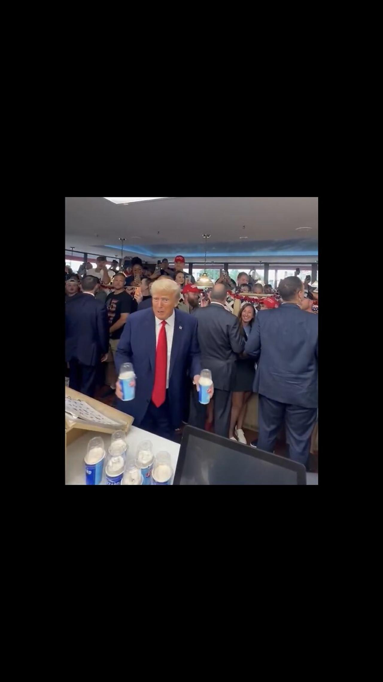 TRUMP❤️🥇BUYS BLIZZARDS AT DAIRY QUEEN COUNCIL BLUFFS IOWA💙🇺🇸✨🏪⭐️