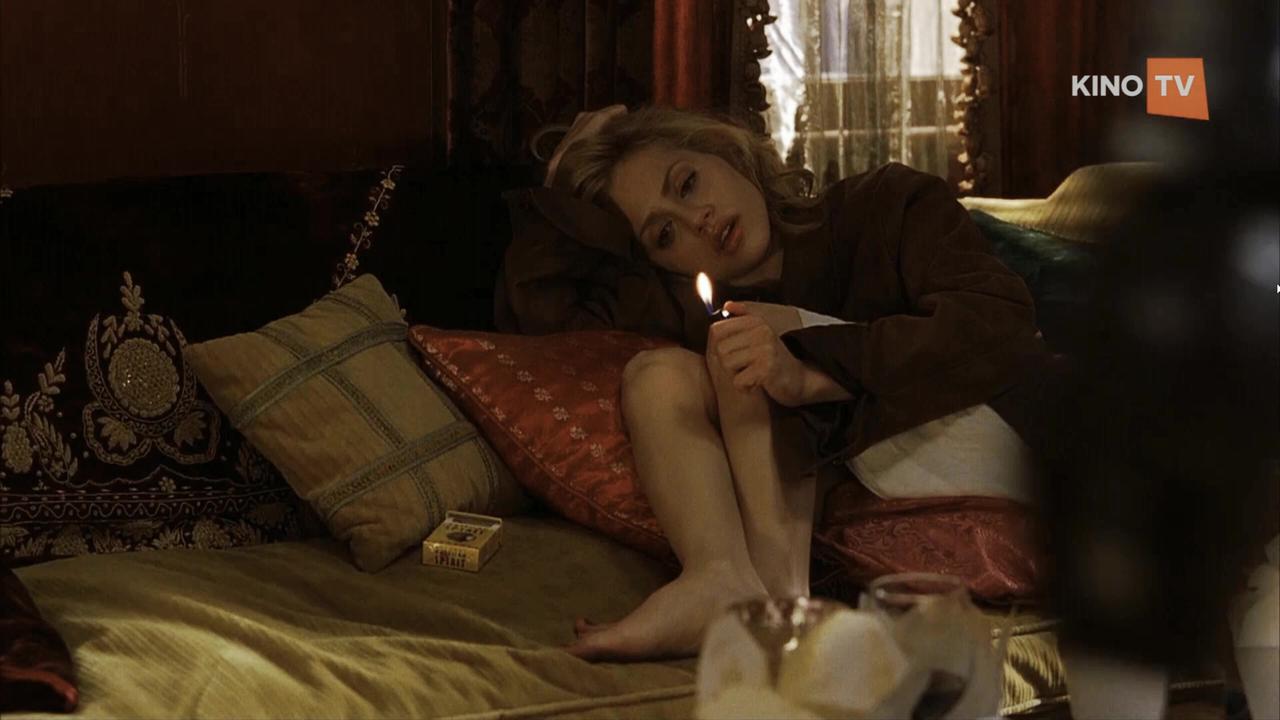 [Movie] Uptown Girls - Brittany Murphy bare soles and foot on face