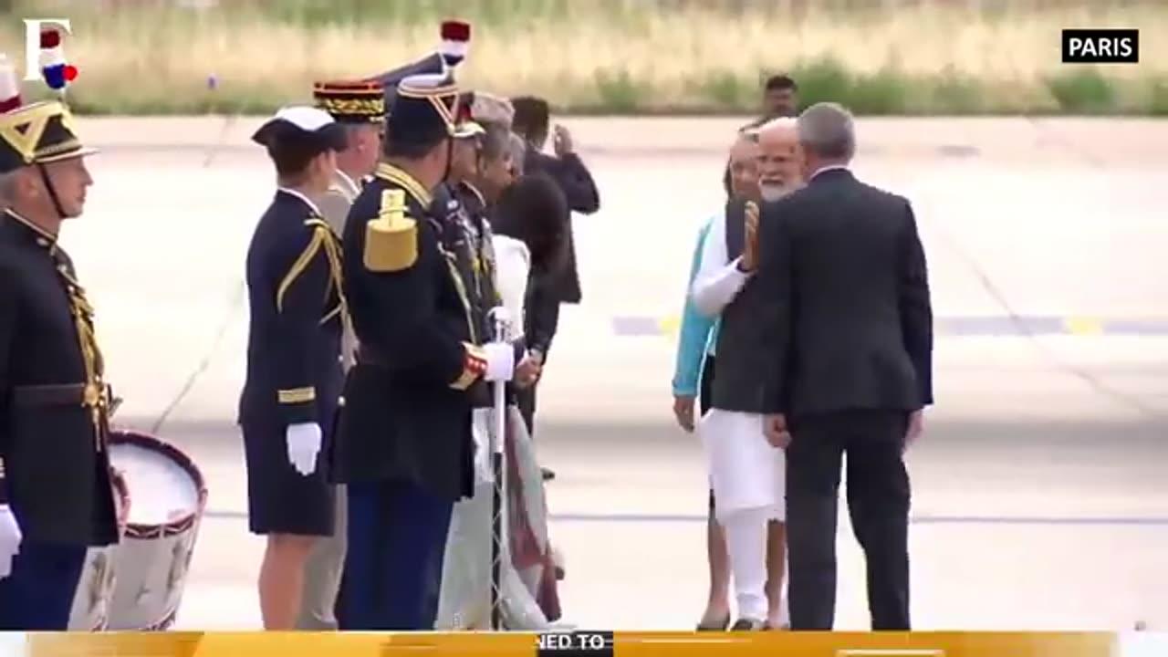 PM Modi France Visit Live : PM Modi Arrives At Paris ' Orly Airport