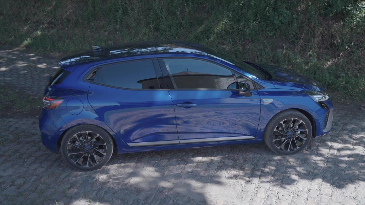 The new Renault Clio Exterior Design in Blue Iron