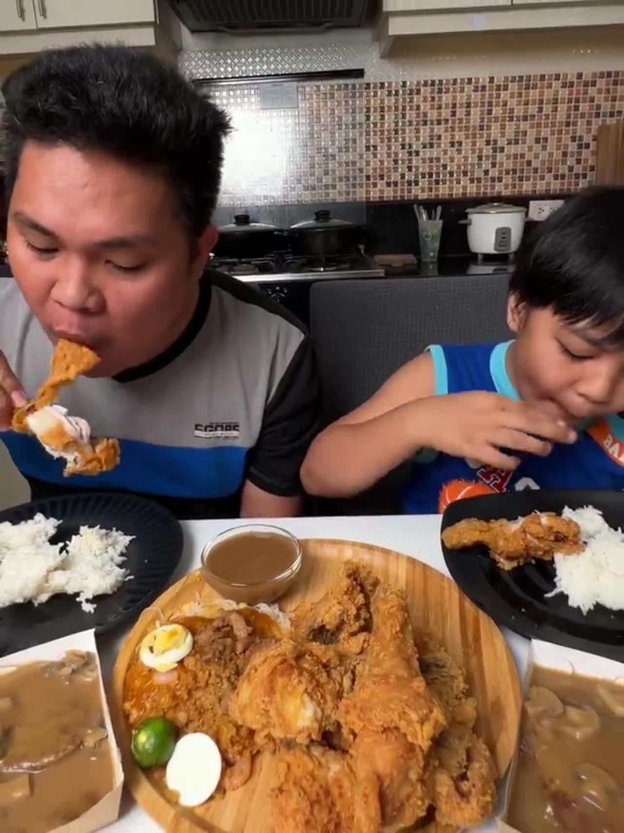 All Time Favorite Jollibee Chicken Joy, Burger Steak and Palabok