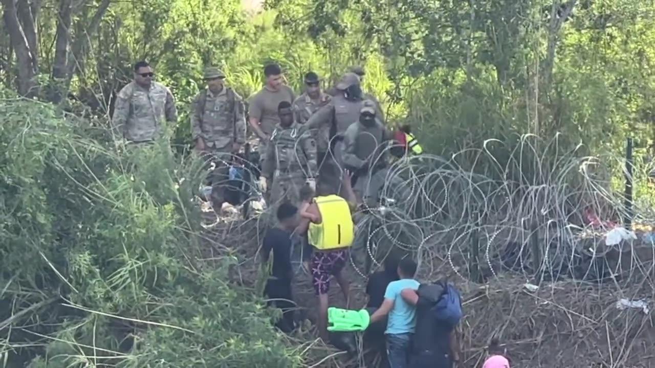 This is how you do it USA: Texas National Guard troops physically blocking illegal migrants