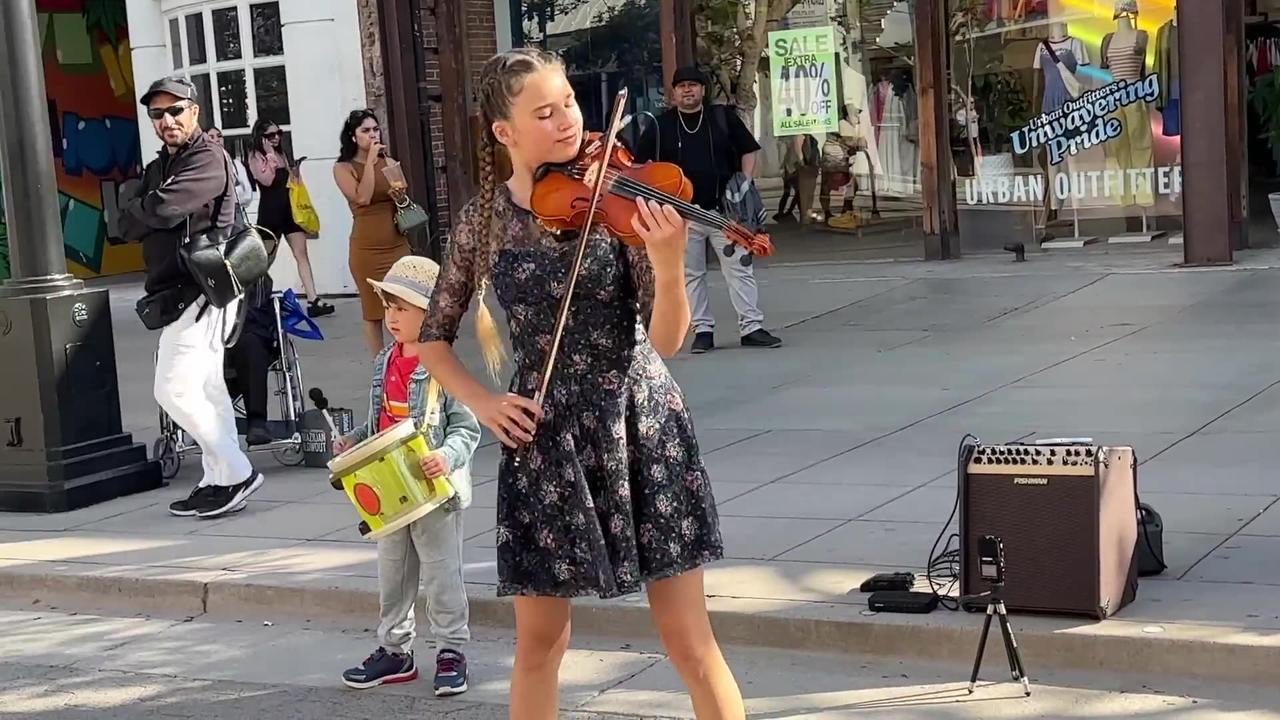 She is AMAZING! Sweet Dreams - Eurythmics | Karolina Protsenko - Violin Cover