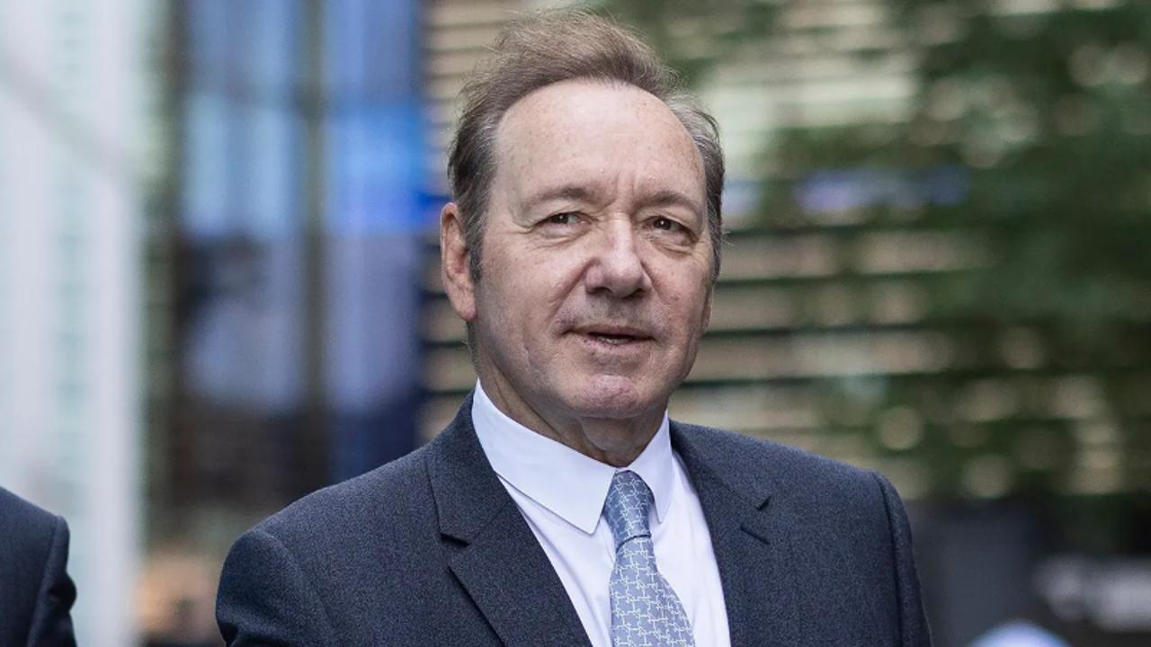 Kevin Spacey Found Not Guilty on All Charges in U.K. Sexual Assault Trial | THR News