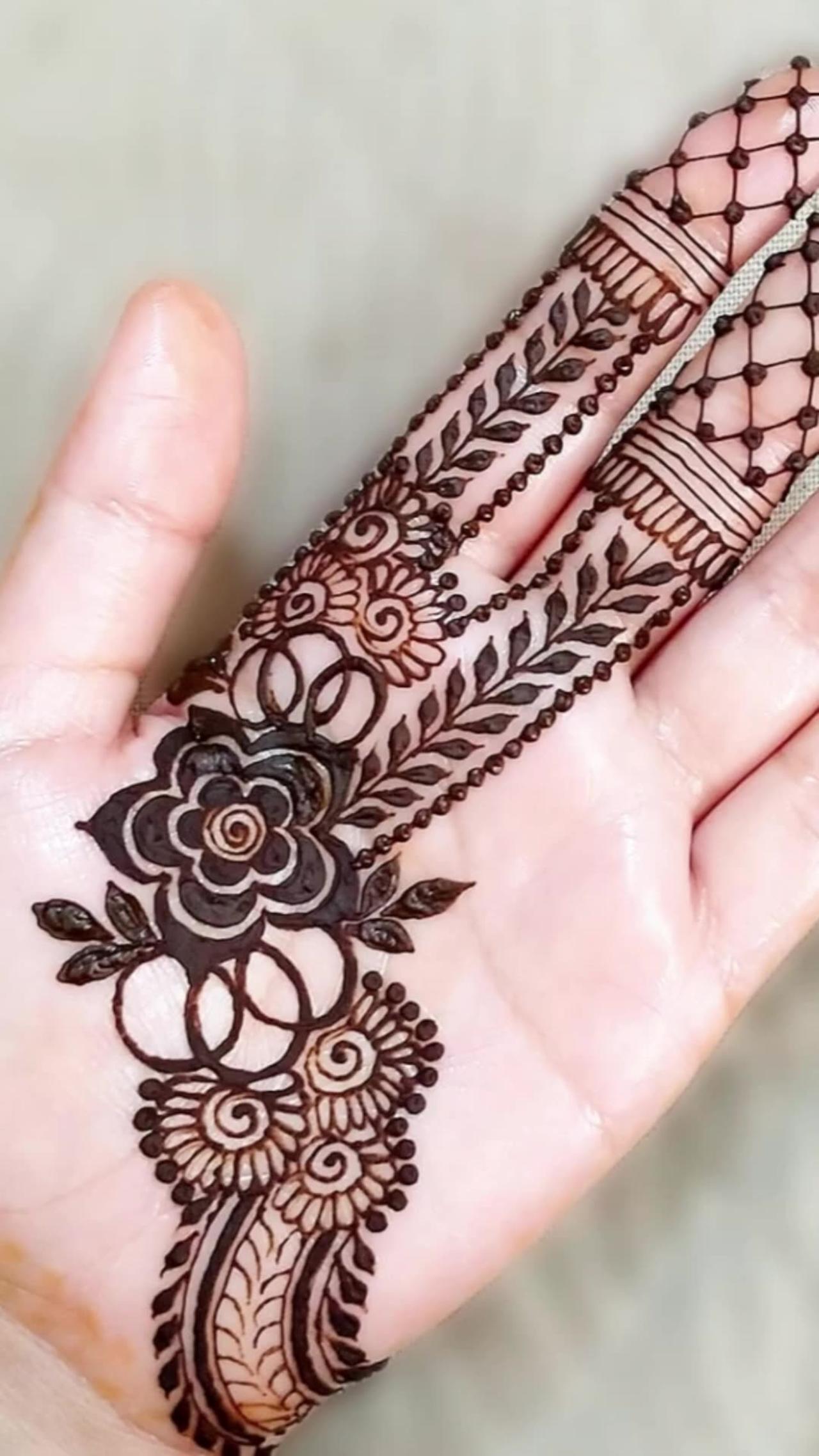 Very Beautiful Unique Floral Henna Design #shortsvideo #beautiful #viralvideo2023     #trending  #beautifulgirl  #hennadesigns