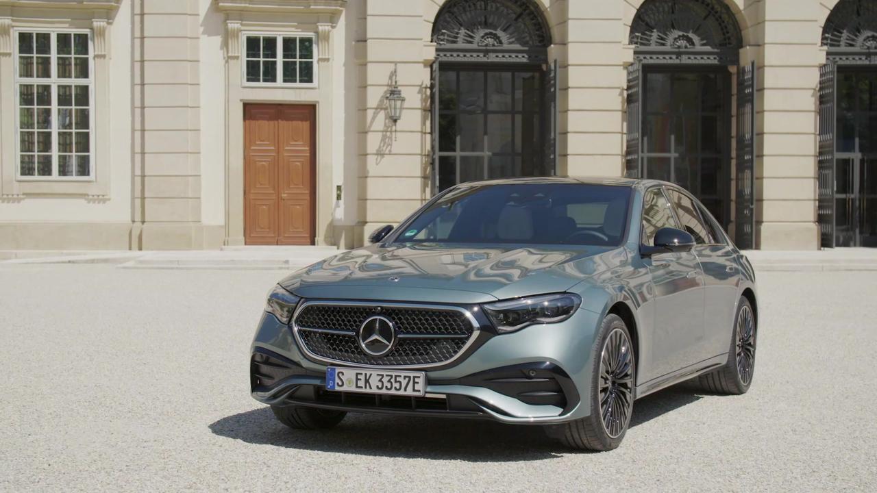 The new Mercedes-Benz E 300 e 4MATIC Exterior Design in Verde Silver