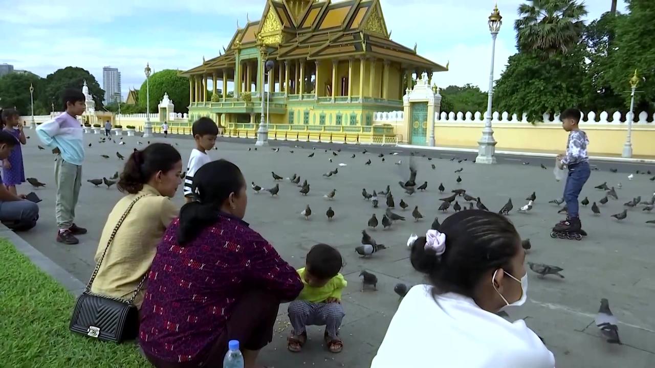 Cambodian PM Hun Sen to hand over power to son