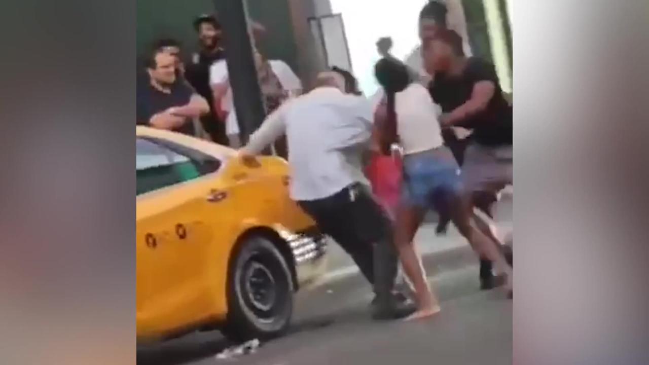 ROTTEN APPLE! NYC Cabbie Viciously Assaulted by 5 People on Busy Street [WATCH]