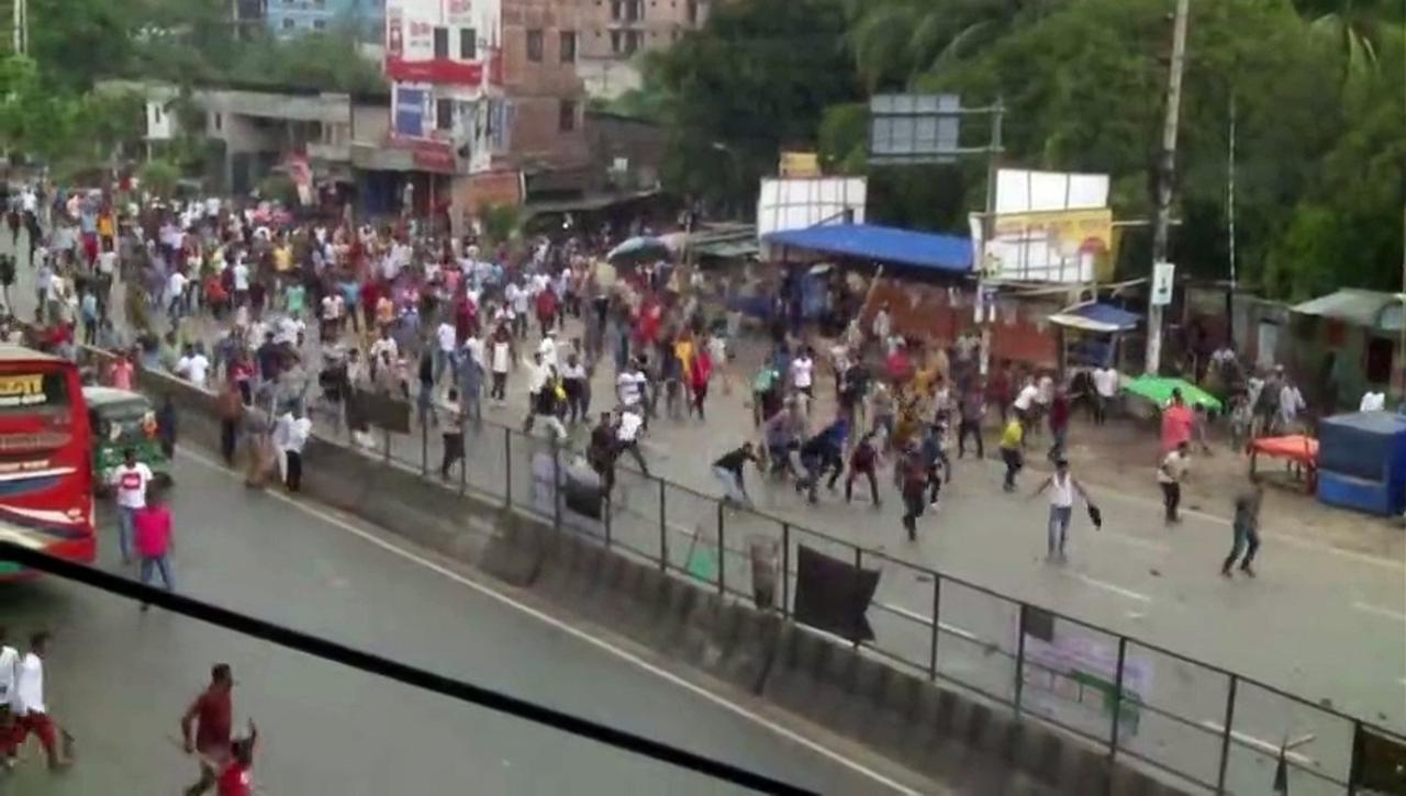 Bangladesh police clash with protesters blockading capital