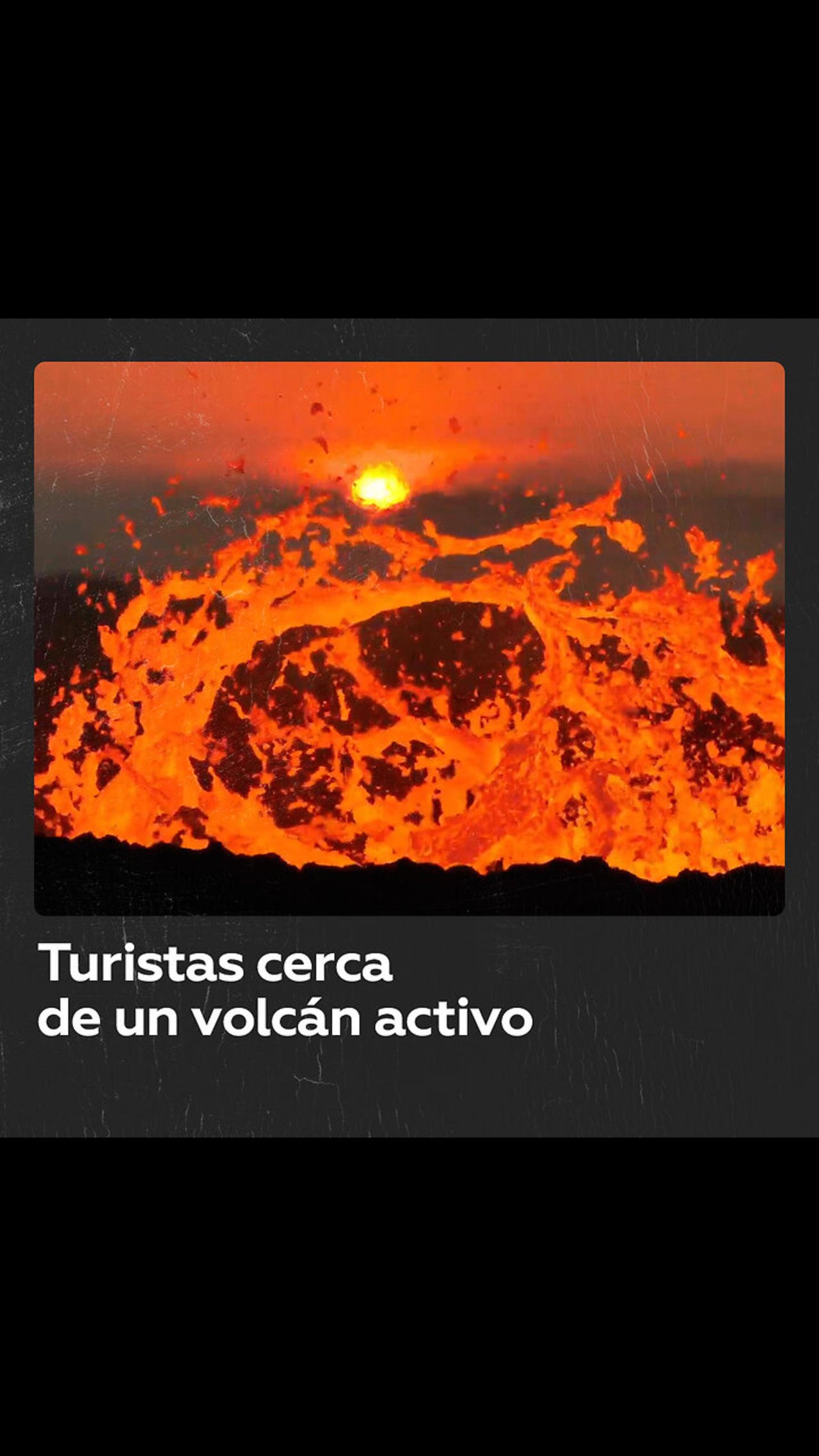 Turistas acuden en masa a la erupción del volcán islandés Fagradalsfjall