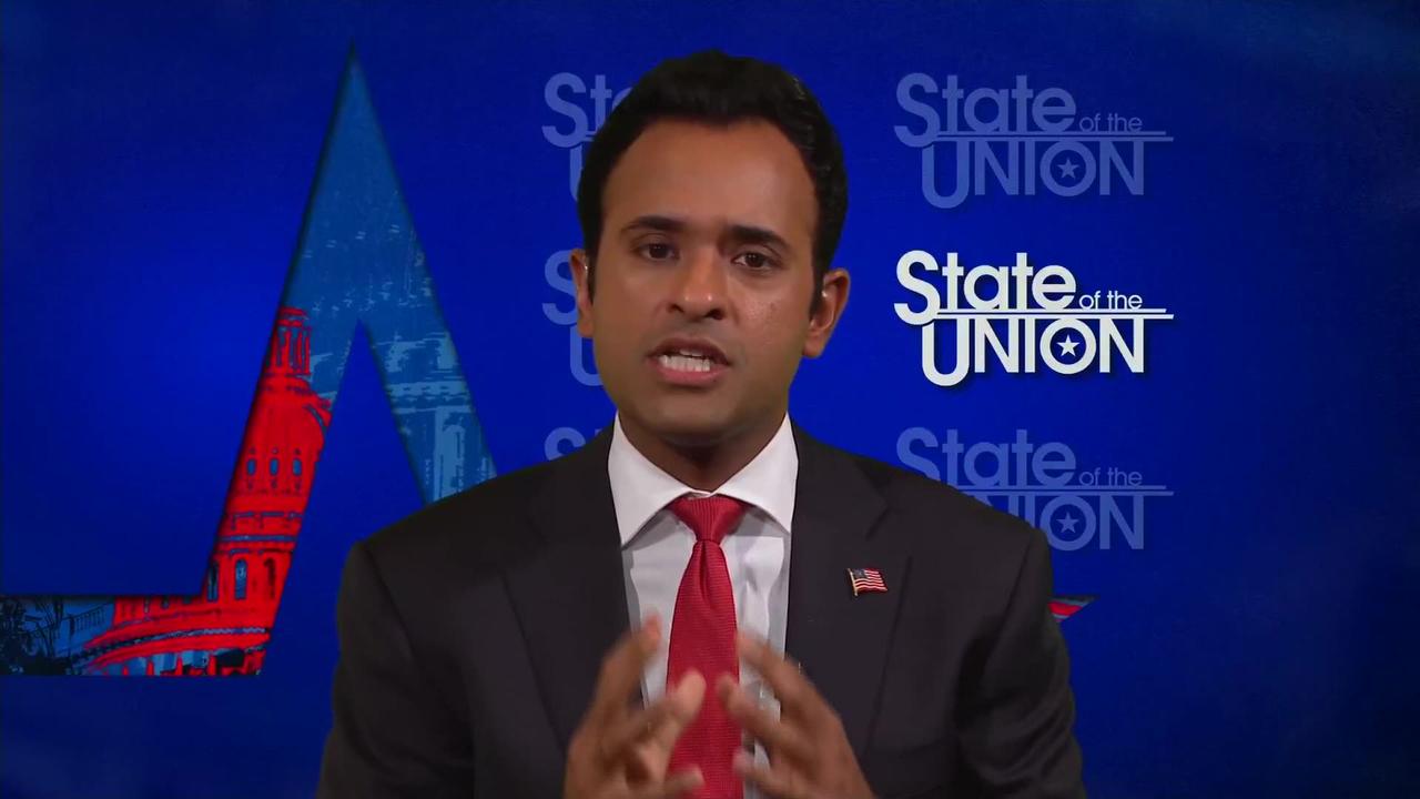 Vivek Ramaswamy tells CNN he'd pardon Trump if elected
