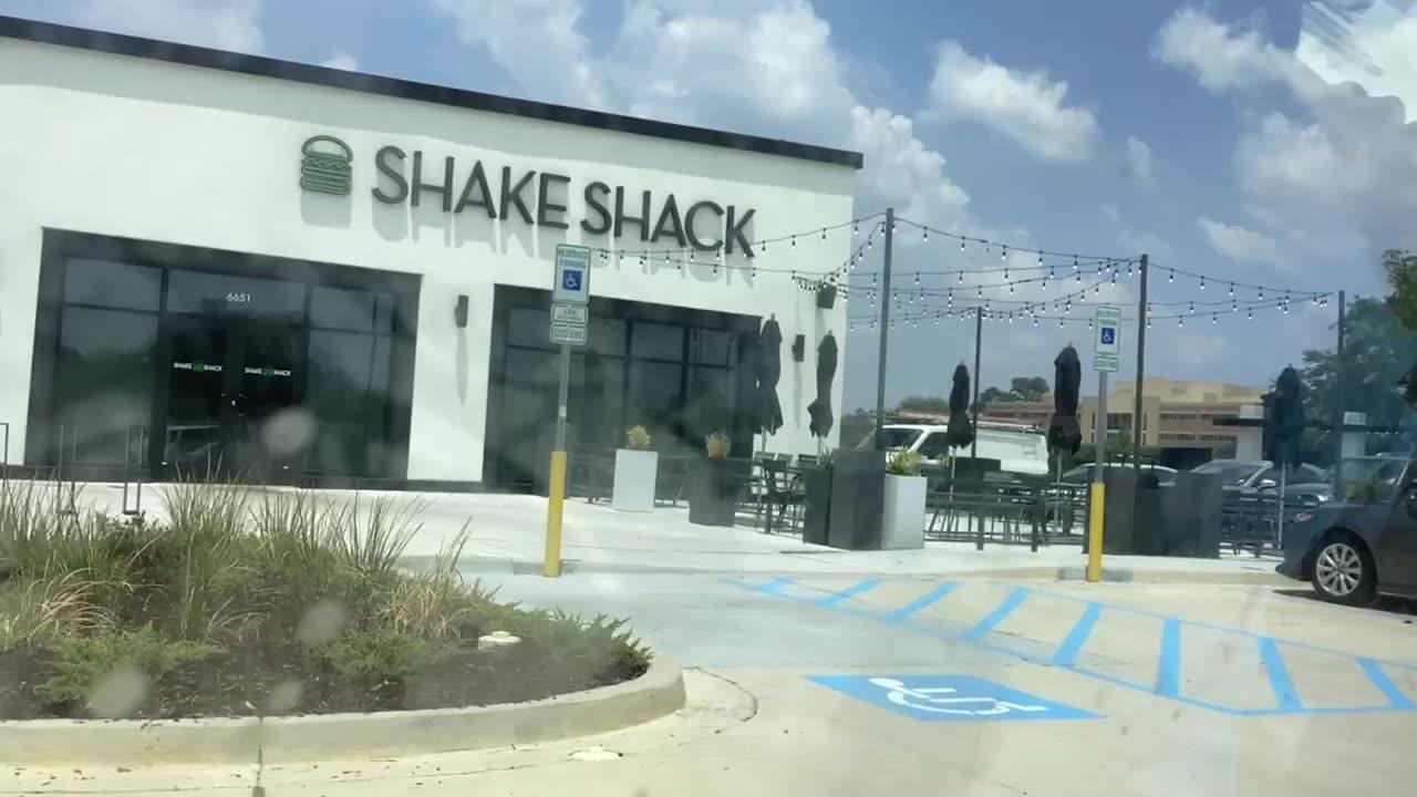 Drive thru at Shake Shack in Baton Rouge LA