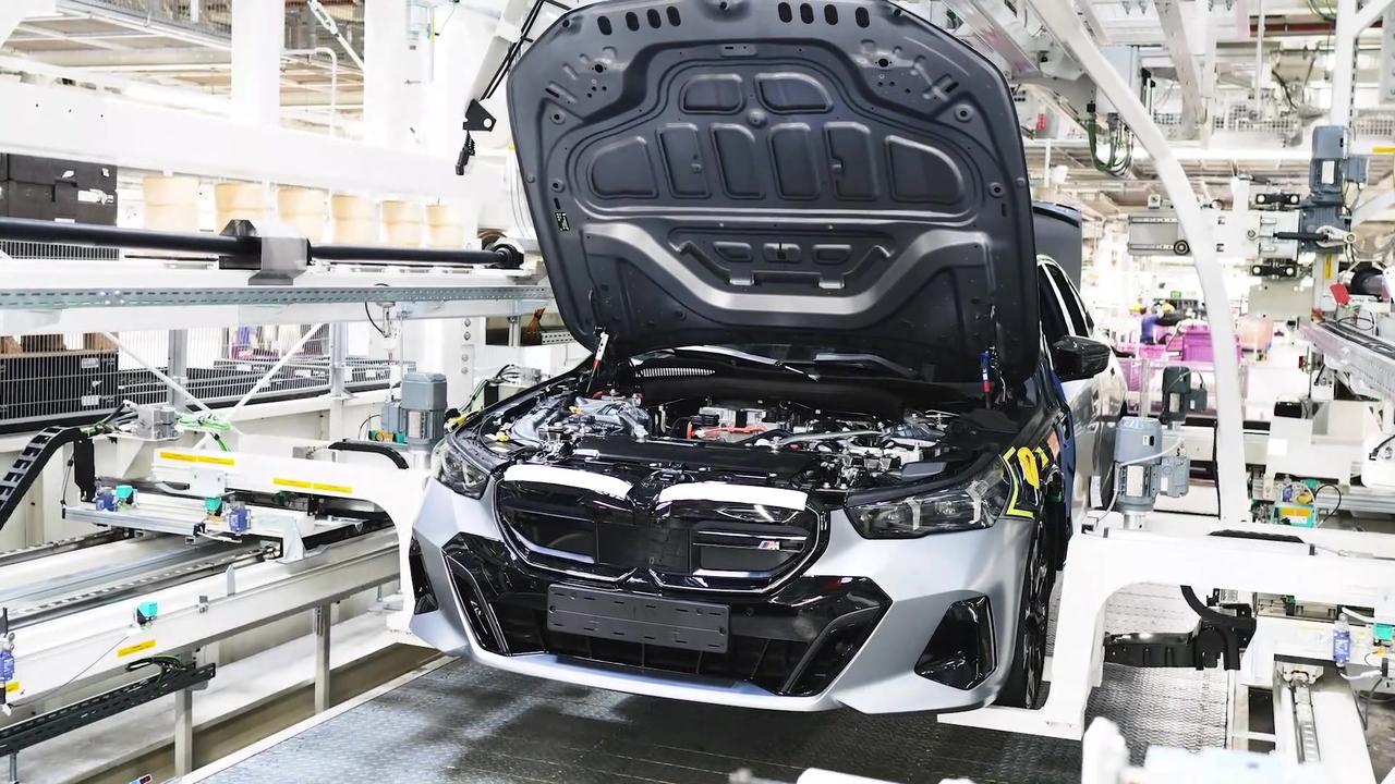 Production of the BMW 5 Series at BMW Group Plant Dingolfing - Assembly