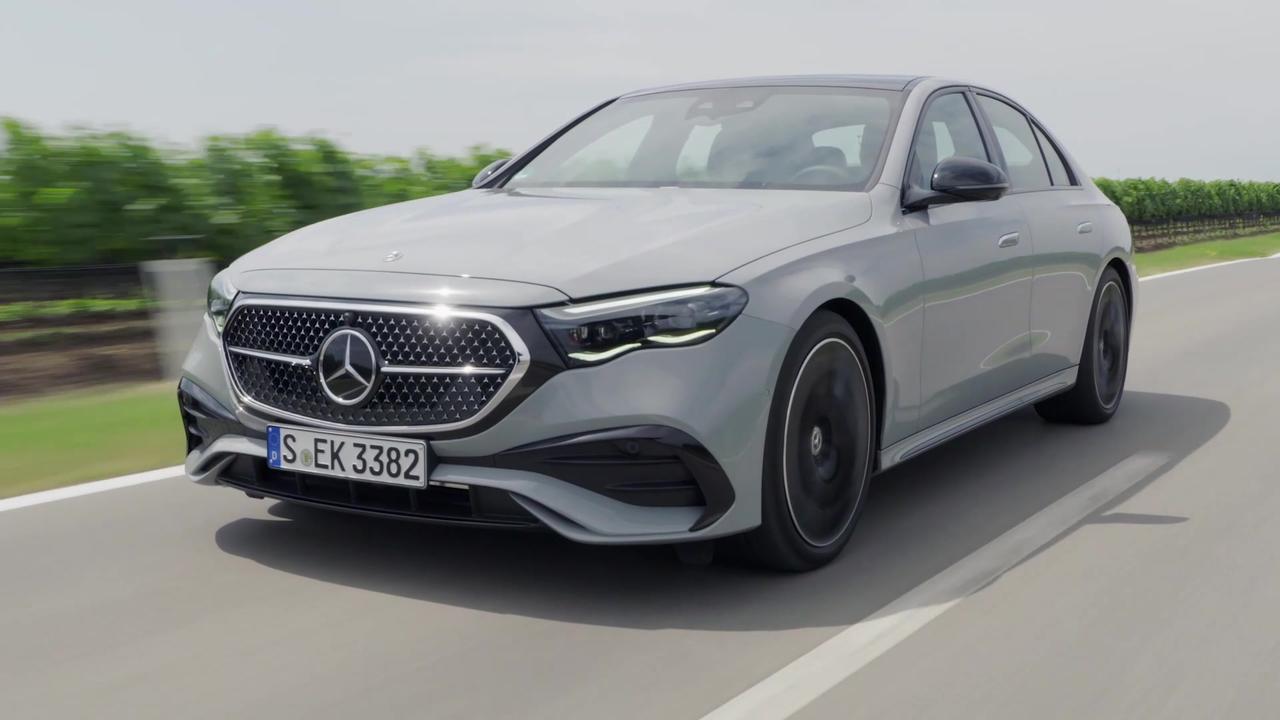 The new Mercedes-Benz E 450 e 4MATIC MANUFAKTUR in Alpine Grey Driving Video