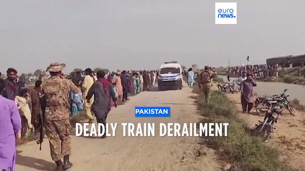 At least 30 dead as train derails in southern Pakistan