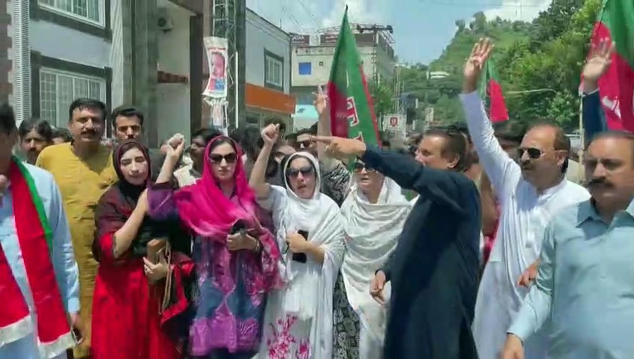 Supporters of ex-Pakistan PM Khan protest in Kashmir