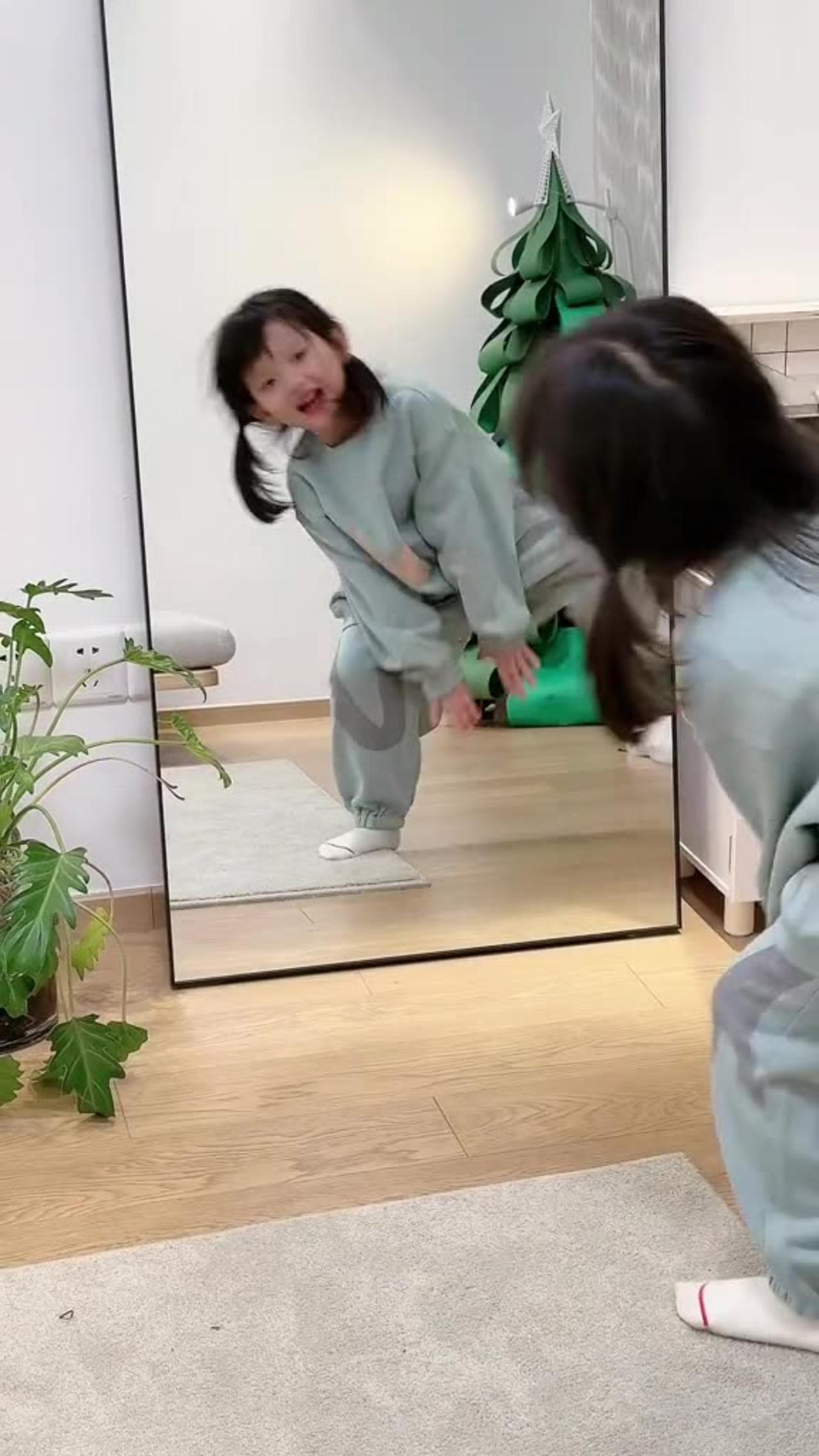 cute baby jumping in front of the mirror One News Page VIDEO