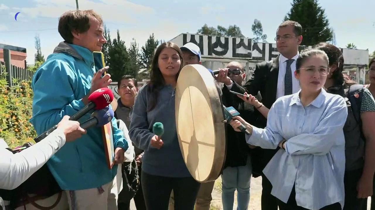 Daughter of Ecuador's murdered political candidate pays tribute to father outside cemetery