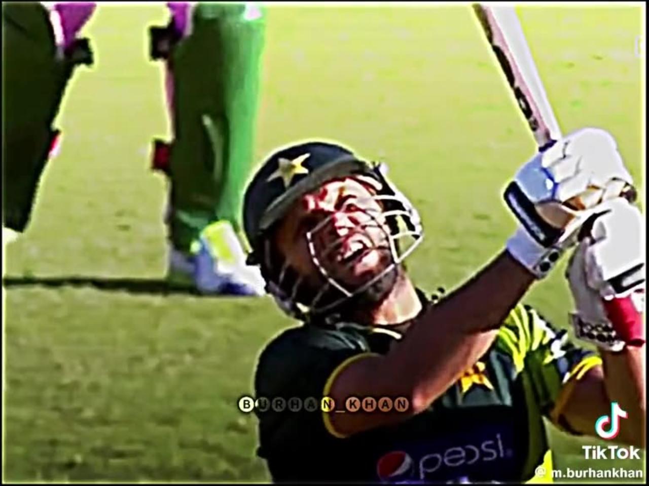 Biggest six in cricket history by Shahid Afridi. Great revenge taken by afridi