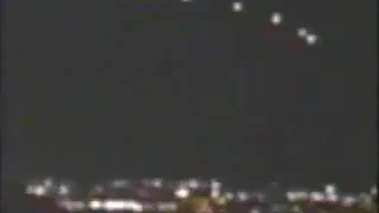 The FAMOUS Phoenix Lights - a gigantic mother ship?? #UFO #USO #UAP #Disclosure 👉👉👉 Follow me