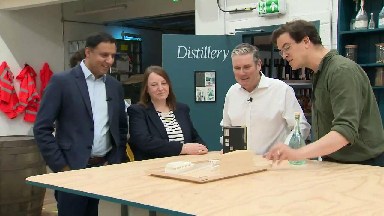 Starmer and Sarwar visit Scottish gin distillery