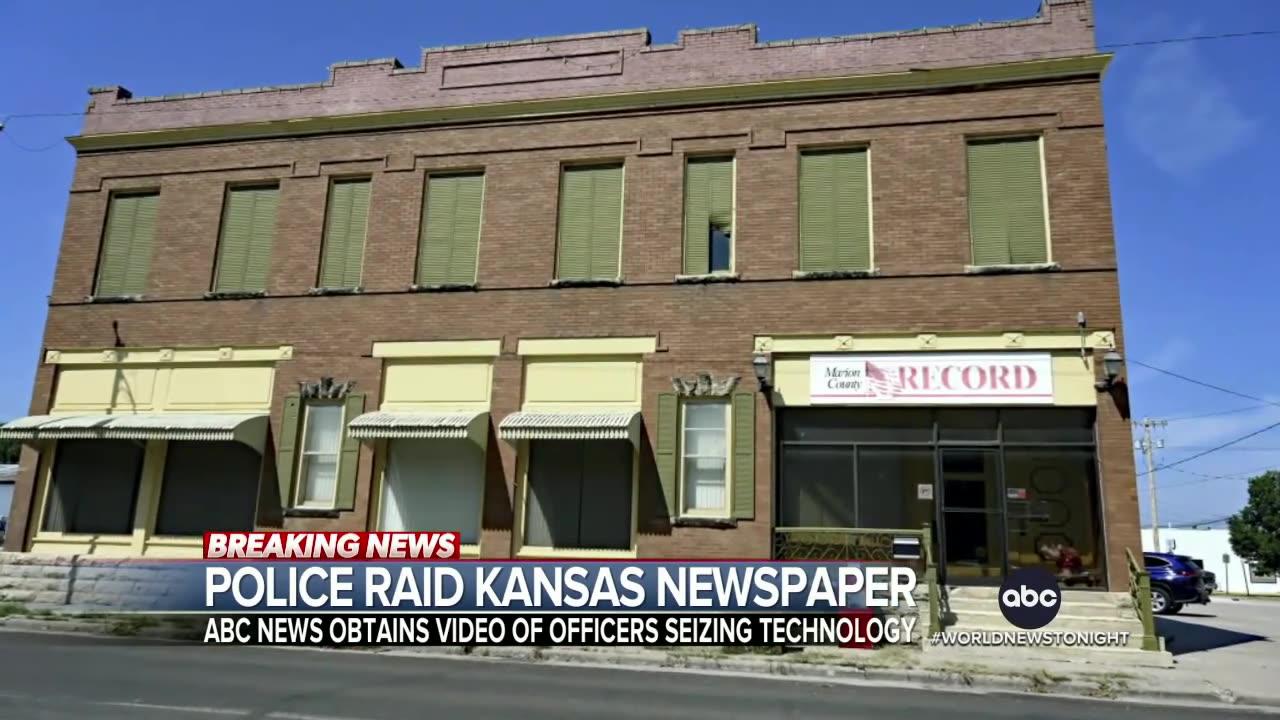 ABC News obtains video of police raid on Kansas newspaper   WNT.mp4