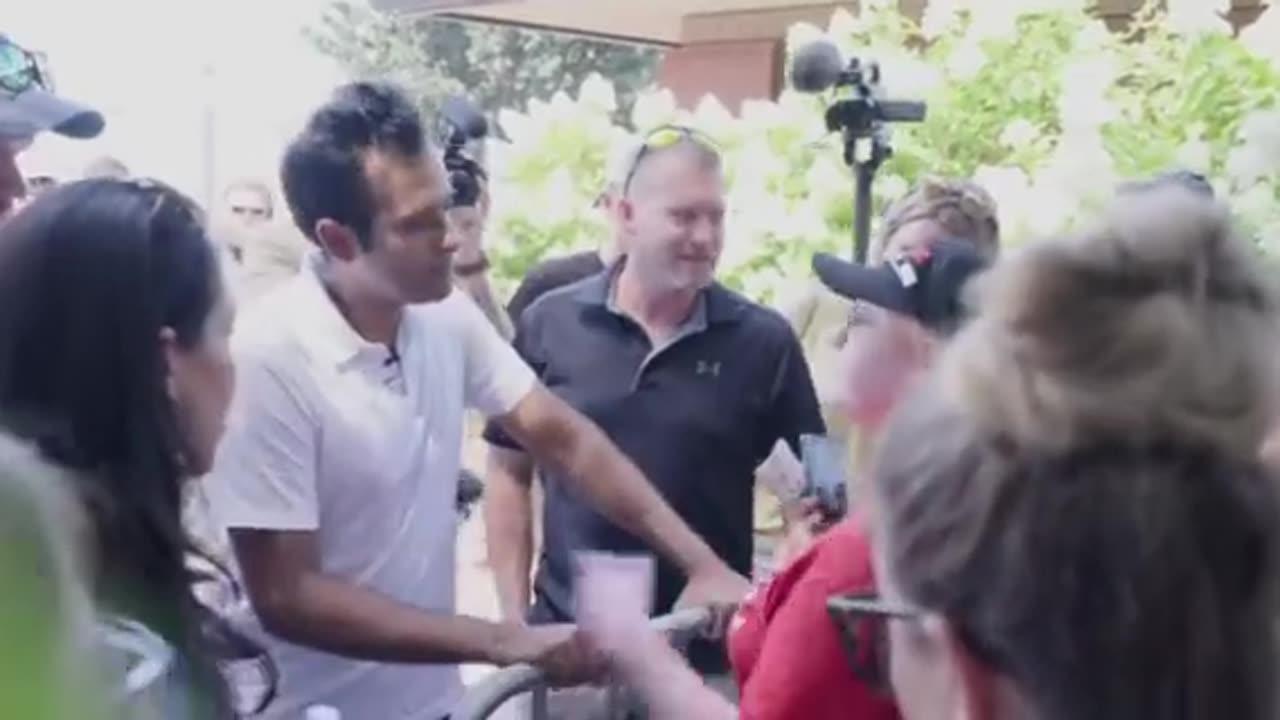 WATCH: A “pan-sexual” reporter tries to bait Vivek Ramaswamy at the Iowa State Fair