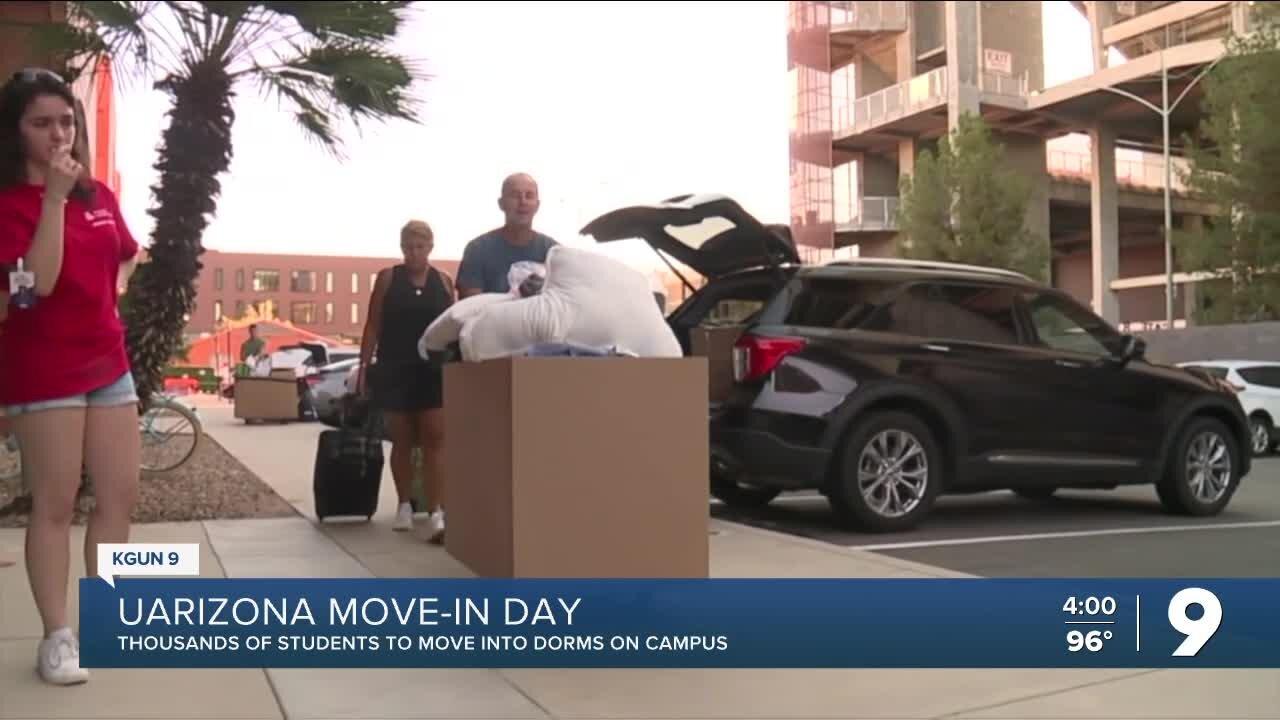 Thousands move onto the University of Arizona campus