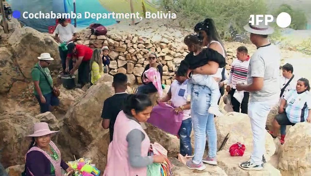 Bolivian faithful break rocks to ask the Virgin of Urkupina for favors