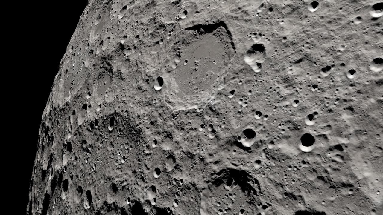 Apollo_13_Views_of_the_Moon_in_4K(2160p)