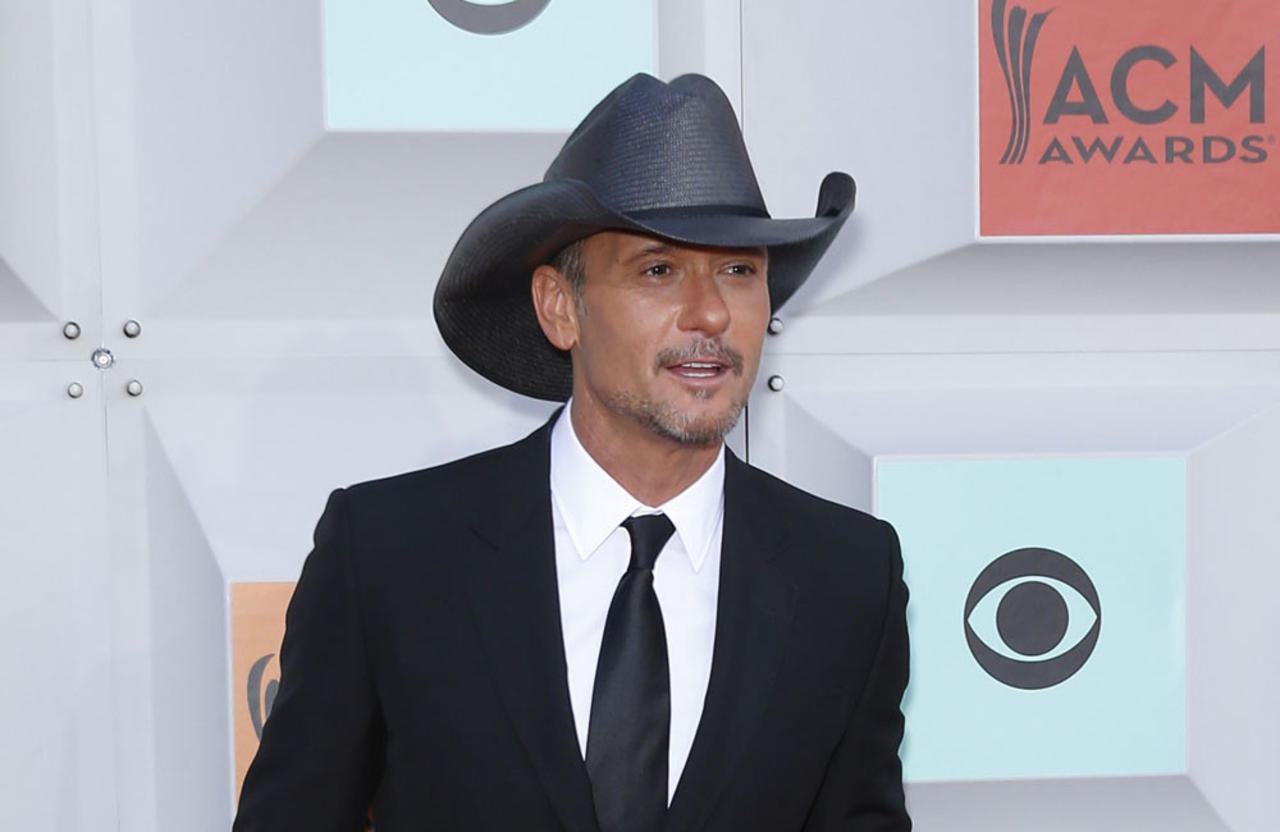 Tim McGraw can't run after breaking his foot many times