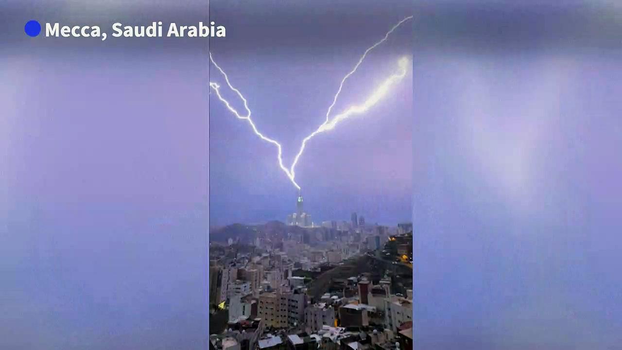 Lightning strikes in Saudi holy city of Mecca as rain floods its streets