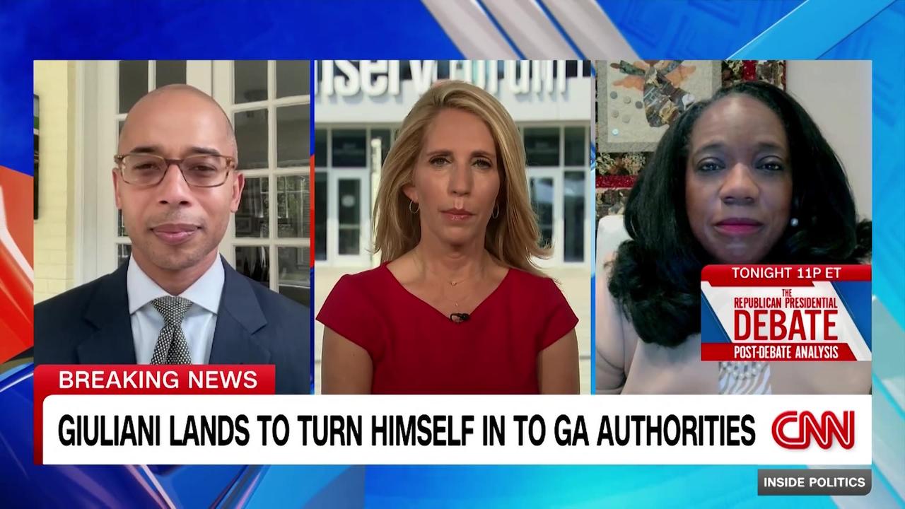 CNN reporter notices an important detail about the plane Giuliani traveled in