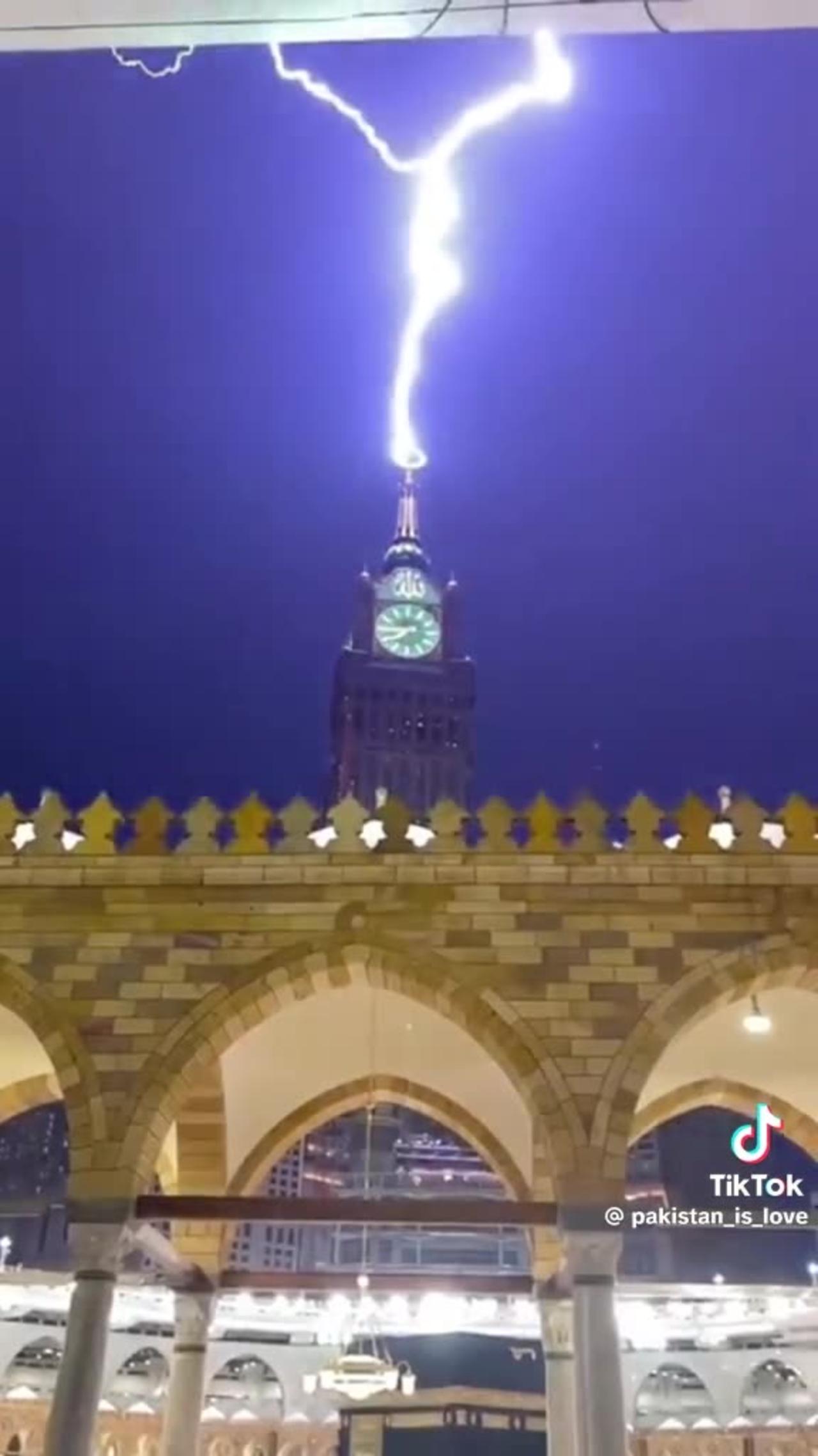 Heavy rain in Makkah Haram sharif