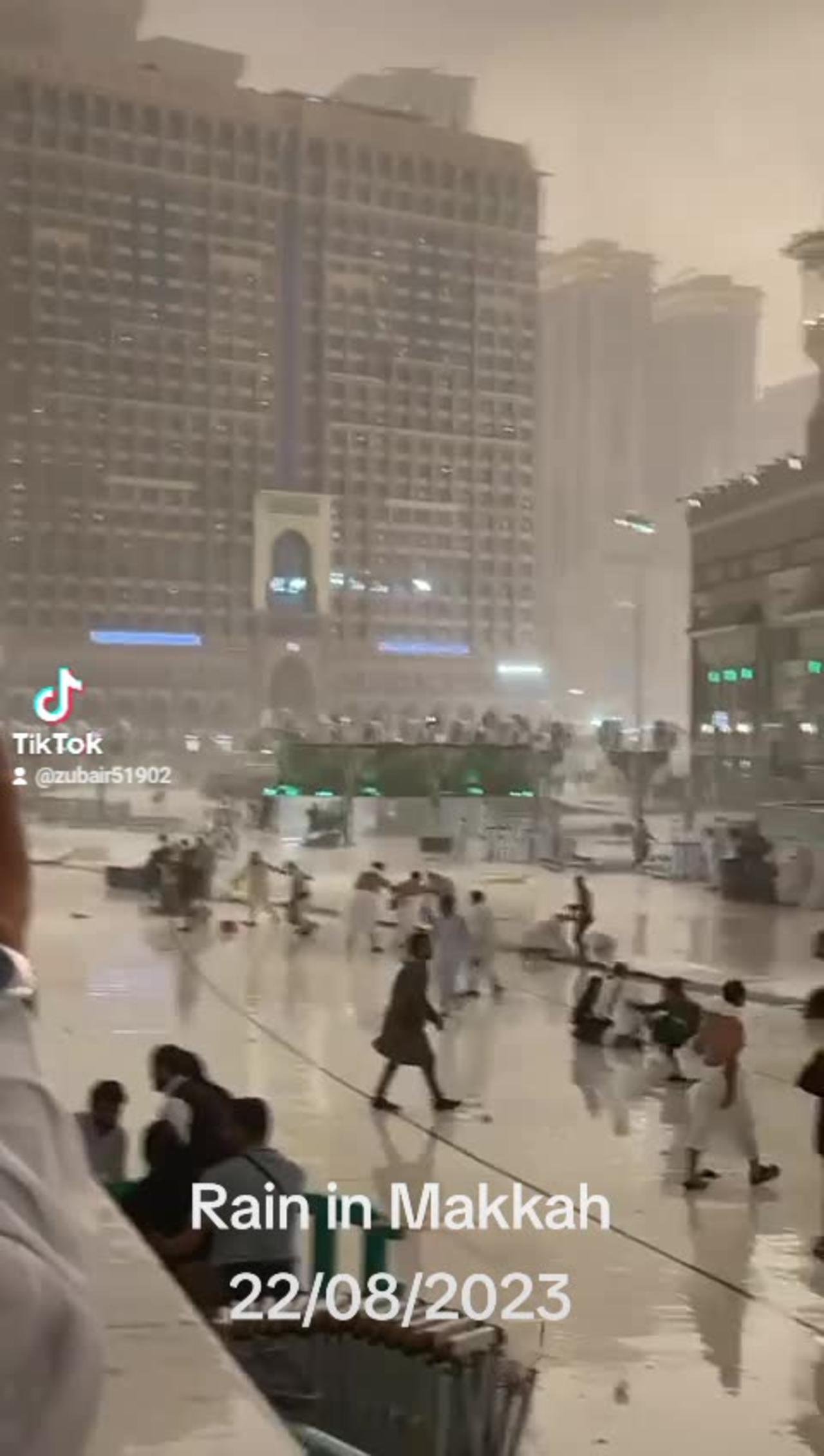 Heavy Rain in Makkah